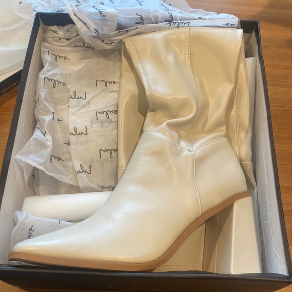 Valkyrie Off White Square Toe Over the Knee Boots - Picture 2 of 3